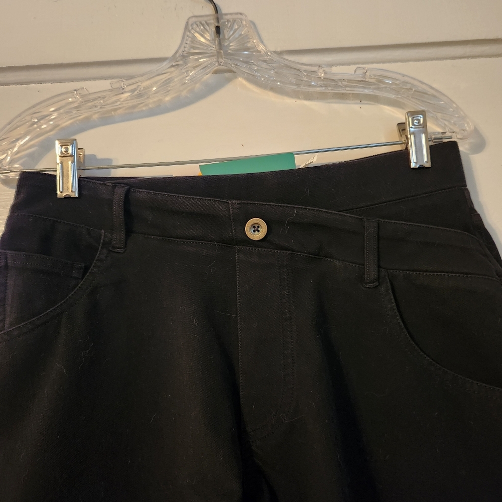 NWT Halara sz MEDIUM Women's Black Stretchy Shorts Crossover Highwaisted Cuffed - Picture 3 of 12